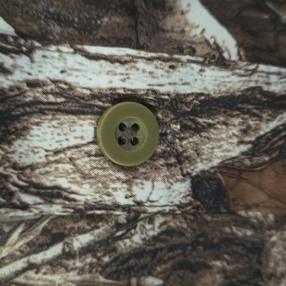 Realtree Fishing camouflage long sleeve shirt - Picture 6 of 10
